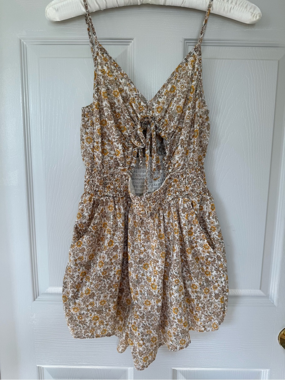NWOT American Eagle 100% Cotton Cut-out Romper with pockets